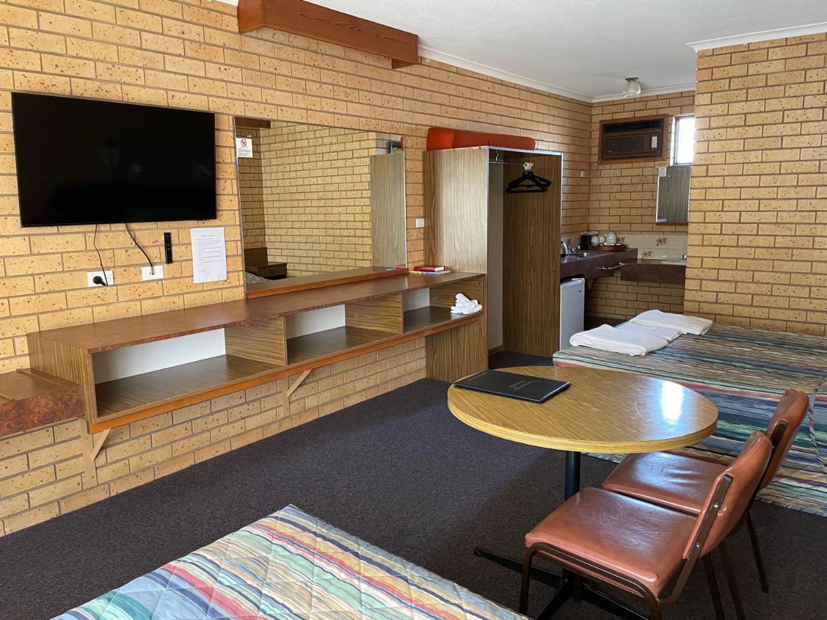 Lakeview Motel 3*