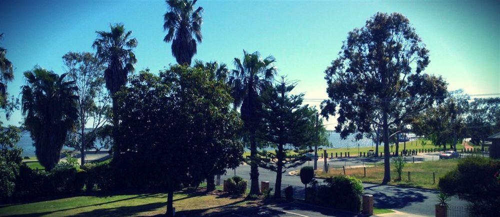 Lakeview Motel 3*